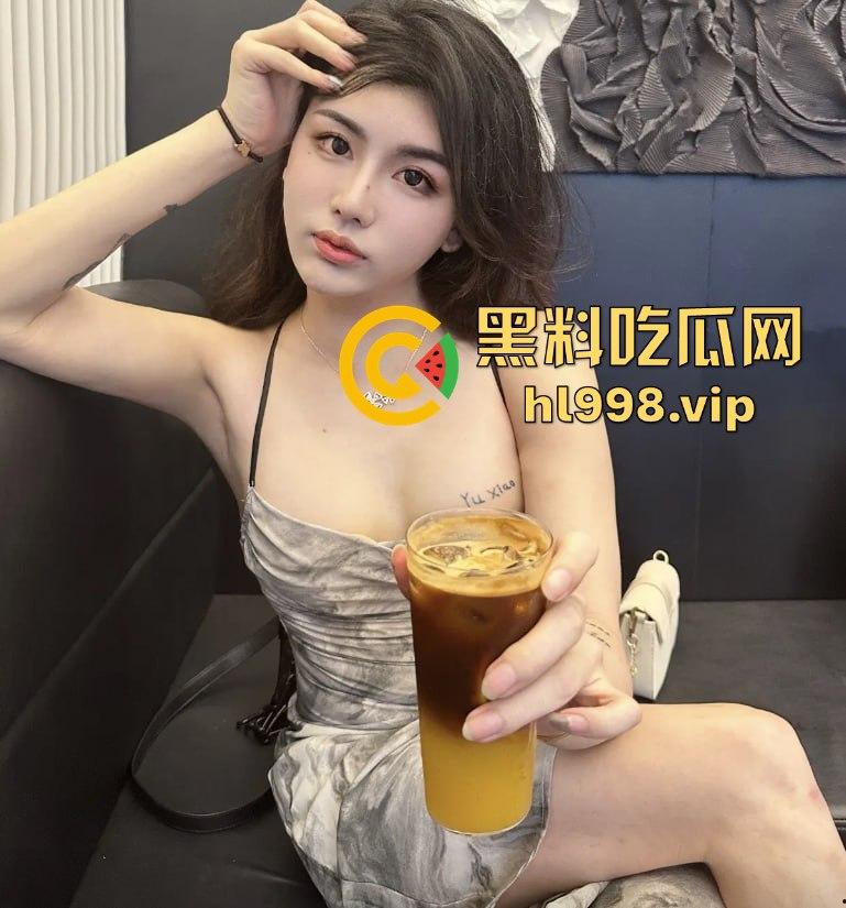 长沙海底捞TS女战神『尤物姜颜』黑料大爆发！推特3P视频被扒，纹身对上实锤，科技大奶原形毕露！-19