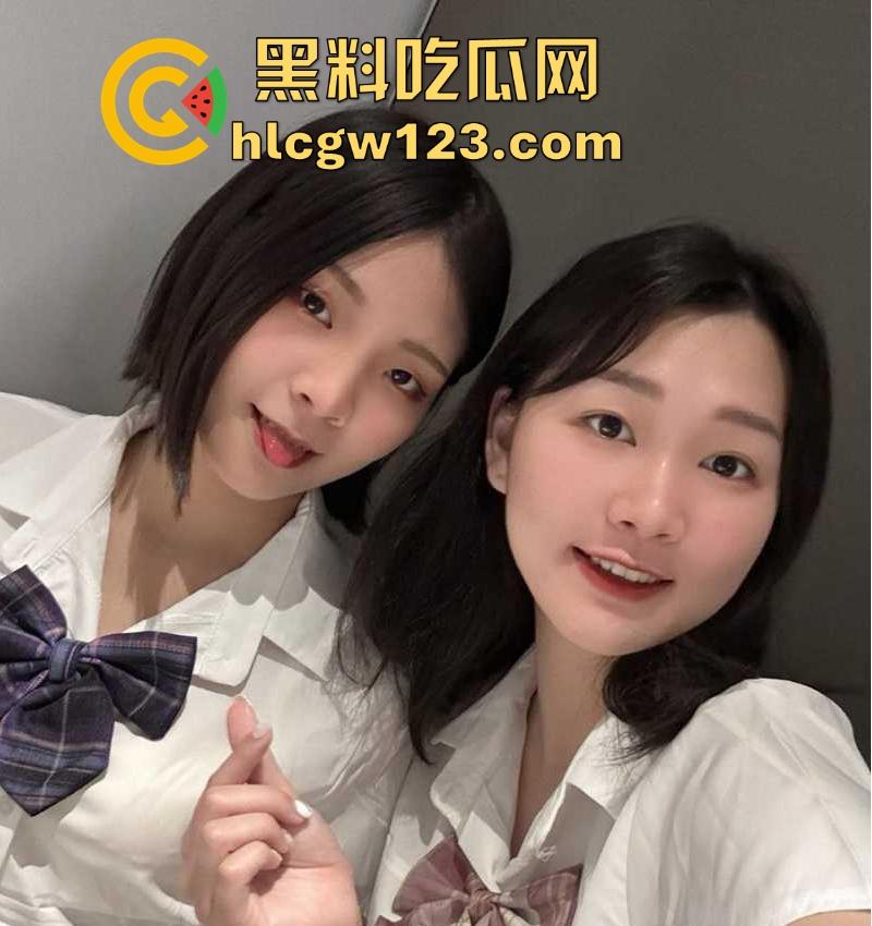 00后百合好闺蜜 都是极品性感萝莉 一起在商场玩露出 更衣间互舔自慰 鲍鱼超嫩强烈推荐！-1