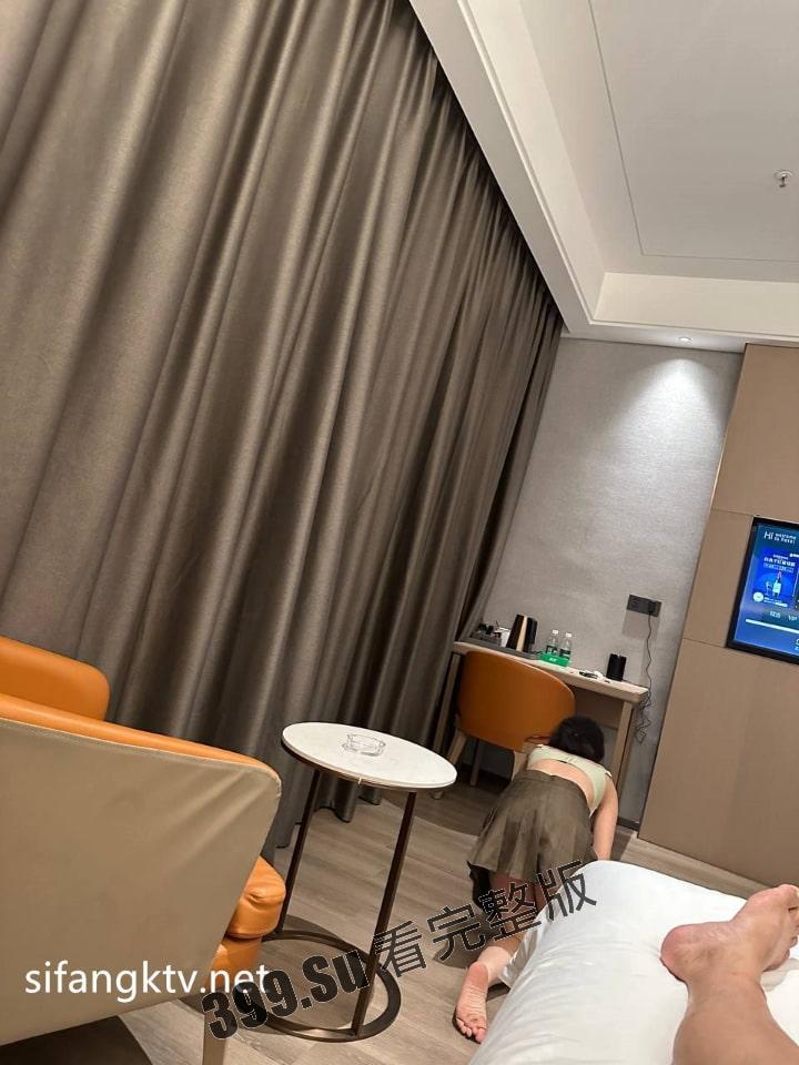 武汉中南民族大学 大三极品反差婊吕依静 人美胸大 伴游约炮只需包吃包住包游玩 根本不收费 超级实惠且服务卖力-9