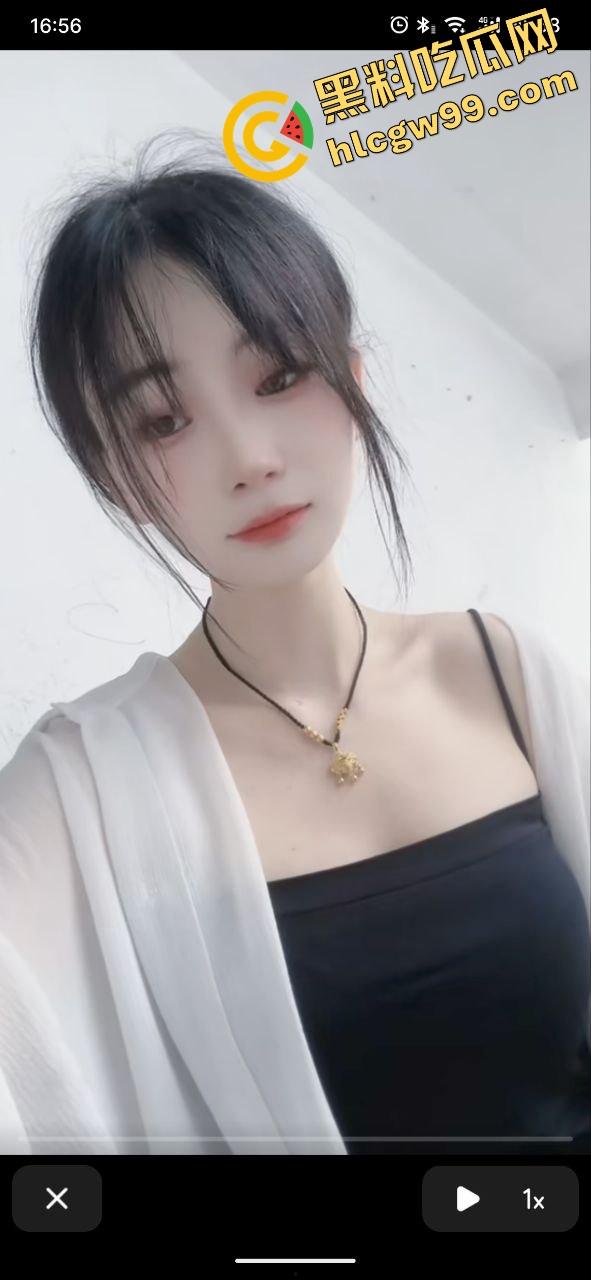 湖北艺术职业学院苗条嫩妹【张蓉】卫生间发骚自拍露奶诱惑,上小便拉尿淫荡私拍!独家曝光流出!-1