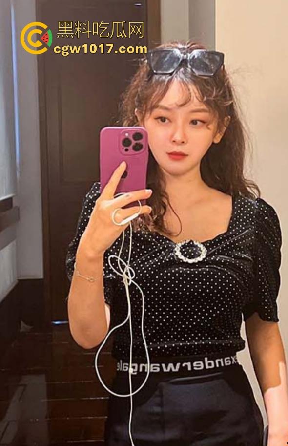 海角乱伦!妈妈深夜旗袍诱惑,女上骑乘榨精,手里捧着儿子射在嘴里流出的精液,看向倒头就睡的儿子后陷入了沉思!-1