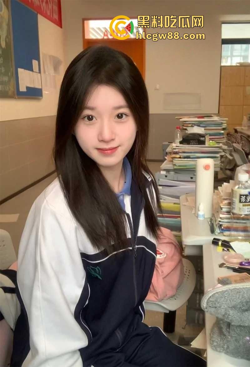 四川巴中职业技术学院00后嫩妹【陈婷婷】网上约炮勾搭求操 出轨视频被男友曝光!-5