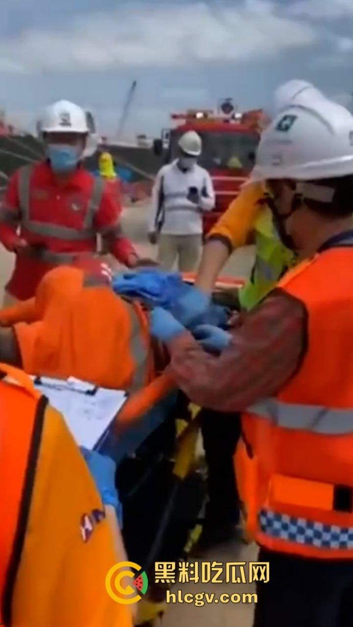 蛋疼!菲律宾工地小哥施工失误被钢管穿蛋而过 命根子保不住了-4