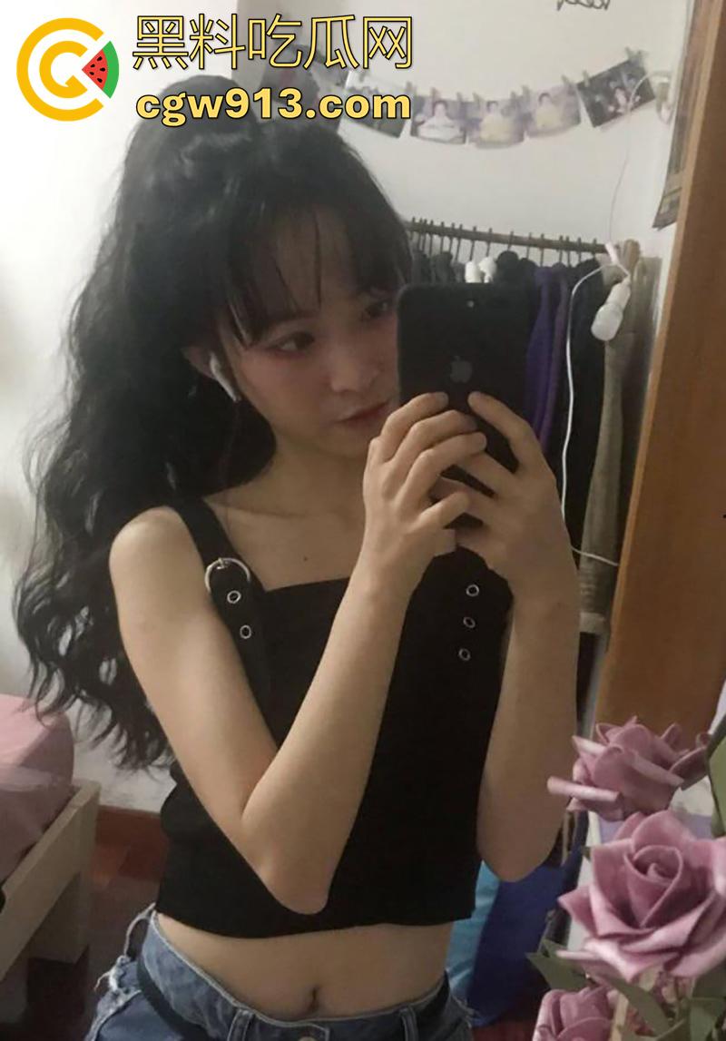 别人老婆就是刺激！河南郑州已婚少妇，网吧打游戏被勾搭，直接带去宾馆啪啪，这口交技术太赞了！-3