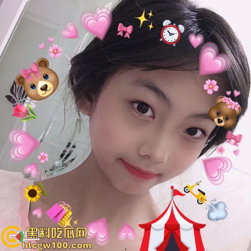 06年河北高三舞蹈系清纯嫩妹【戚畔】,黑丝一字马自慰跪地叫爸爸,揉胸自慰厕所喝尿-4