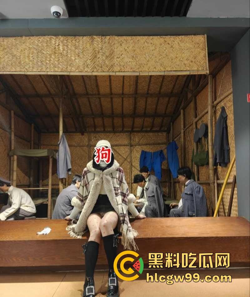 山东潍坊少妇快手网红【郑丹丹的丹】情人节约炮视频流出，姨妈期都要干，还不许炮友录像！-11