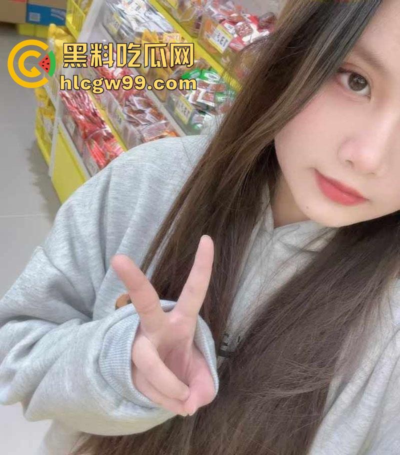 四川【胡冰冰】谈恋爱期间开双号发裸照抠逼裸聊来骗钱,七百块浪费个炮架子,多操几遍再走啊,就当吃了快餐不亏!-14