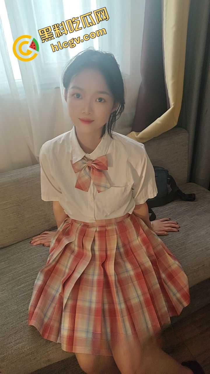 上海海事大学闷骚反差婊【潘子璇】大奶学生妹 肉感大炮架 校外与男友酒店性爱 独家全泄密！-1