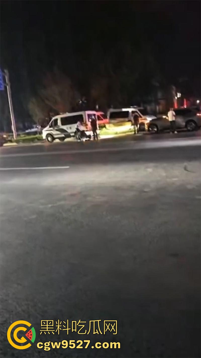 山东恐怖杀人现场,诸城东外环润家园附近,一男子杀人后,将其头颅砍下来,直接放在马路中间!-6