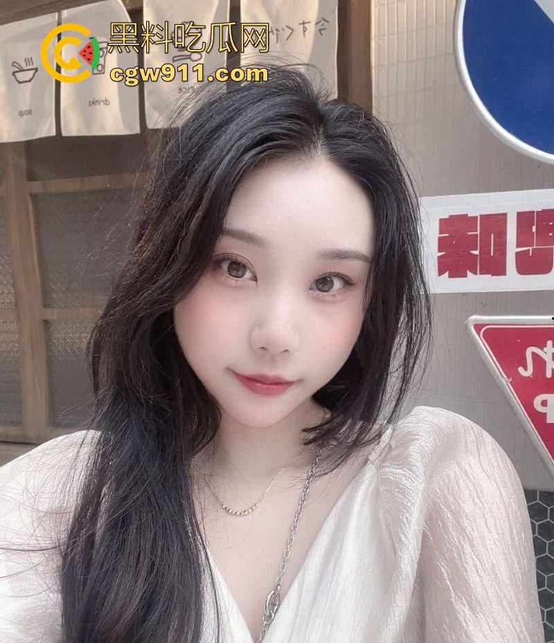 约炮浙江大学【胡雯璨】私密视频流出,床上揉胸吃鸡狂秀舌技,巨乳撅起被内射,跟学校的她完全相反!-1