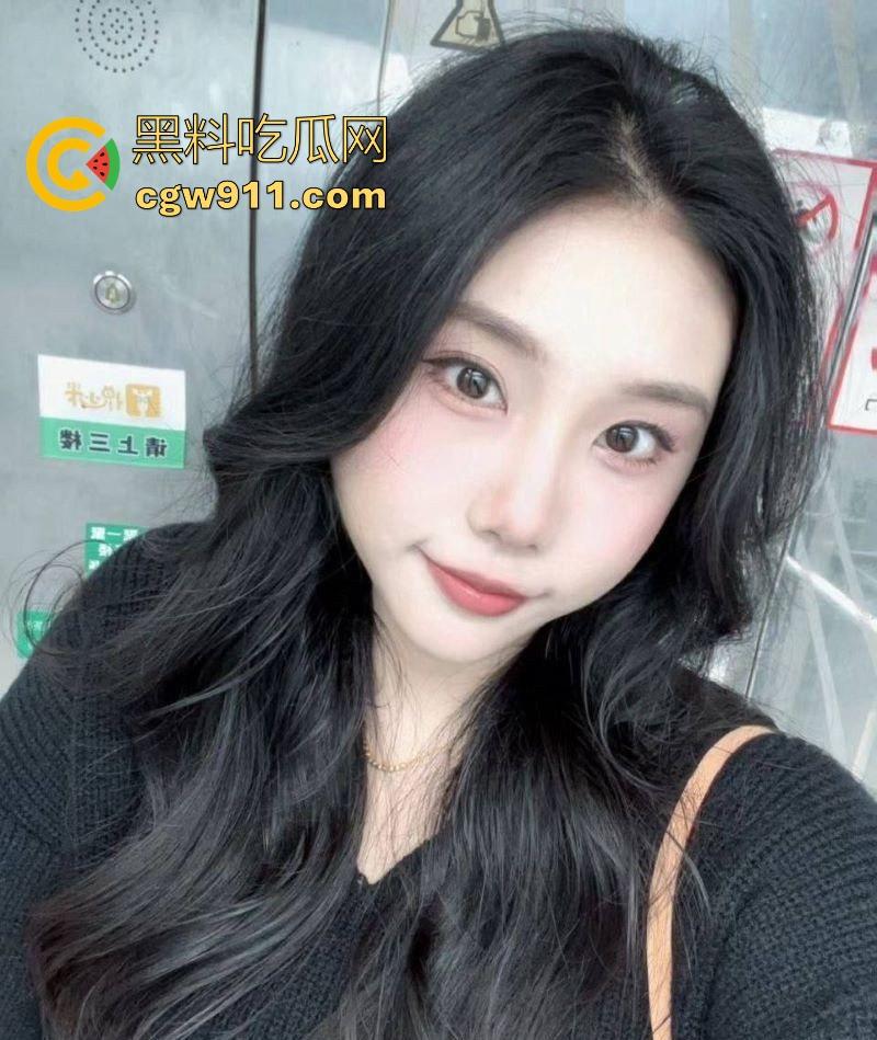 约炮浙江大学【胡雯璨】私密视频流出,床上揉胸吃鸡狂秀舌技,巨乳撅起被内射,跟学校的她完全相反!-2