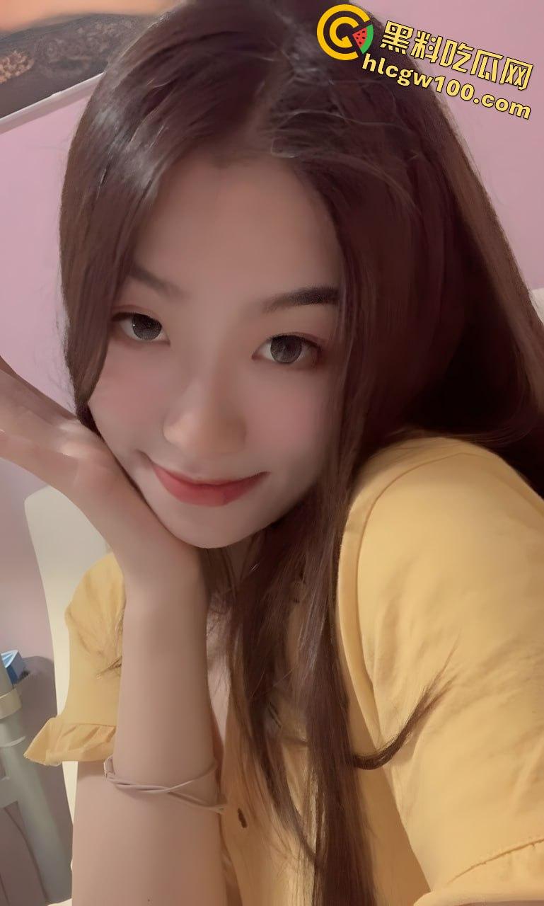 “三不娶”之宁夏中宁阳光幼儿园幼师【杜婧婧】,被网友调教在宿舍展示美腿骚穴福利视频流出-6