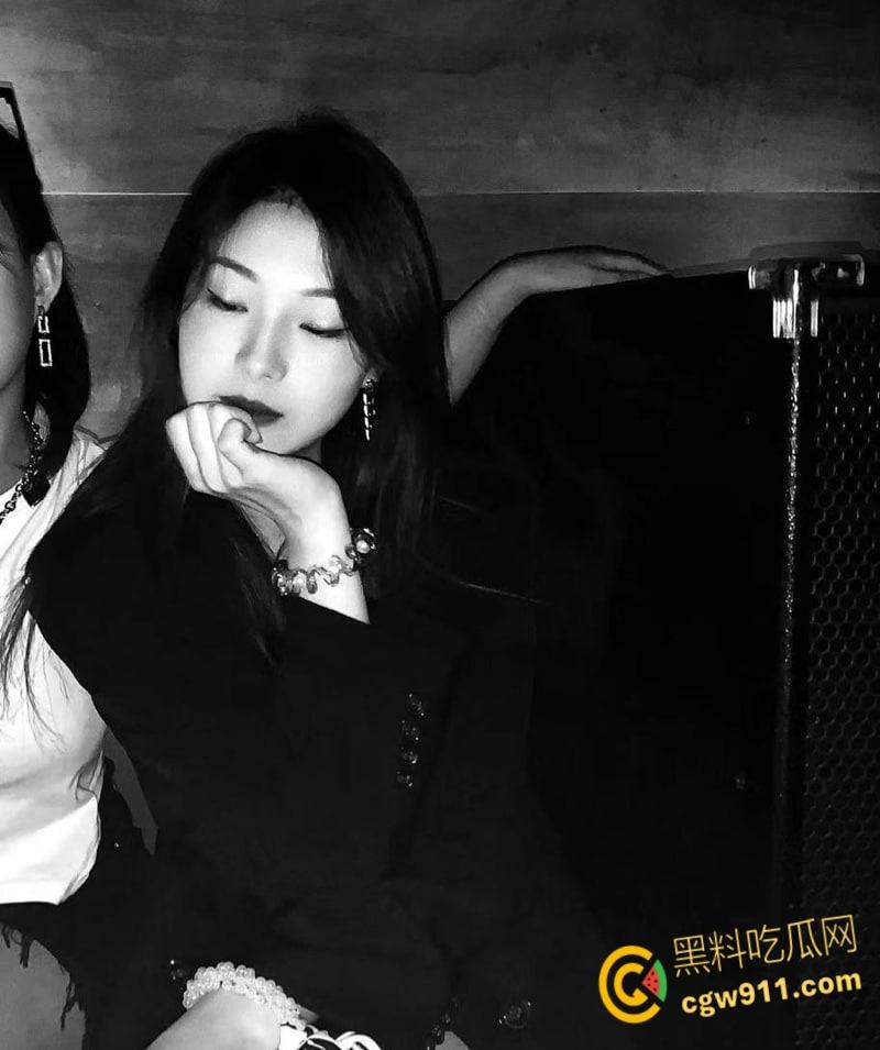 深圳高颜值模特【朱瑶】,到处勾引金主爸爸,露脸深喉口交,情趣道具调教自慰,妥妥的玩物罢了 !-2