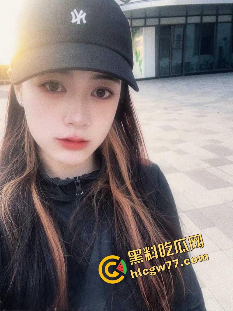 重庆财经学院反差母狗曝光,新疆小骚逼『夏兹热丽』破处后被疯狂口爆颜射,还舔精自拍骚得逆天!-5