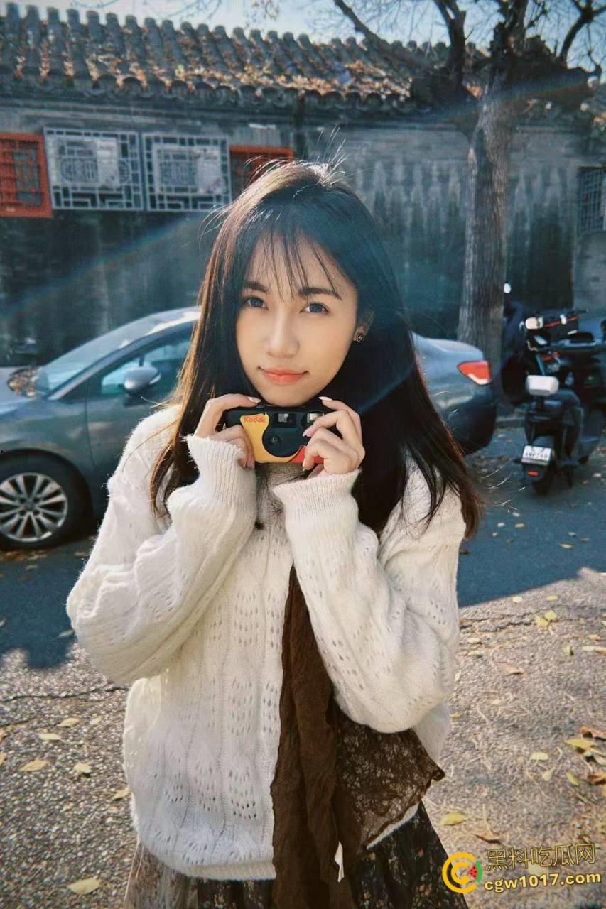 姐姐小产过后性欲望更大了,玩着手机就来脱我裤子,边自慰边给我口交,主动骑乘把我大屌夹的紧紧的,全射在小穴里 !-2