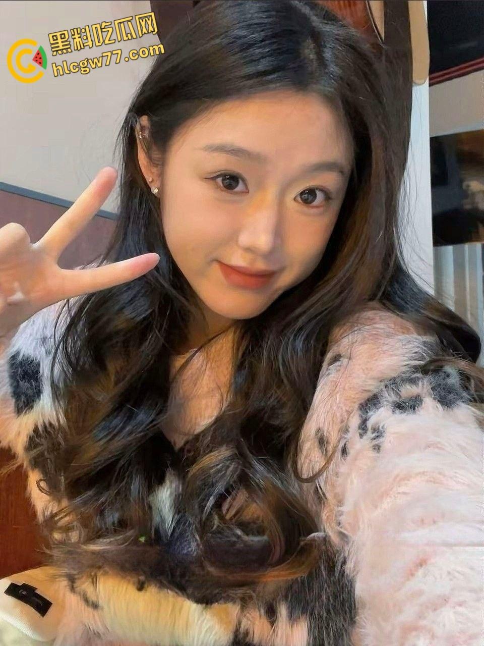 清纯短裙萌妹秒变反差淫娃！情趣内衣裹美乳，超神口活口爆狂喷，啪啪高潮爽到炸裂！-3