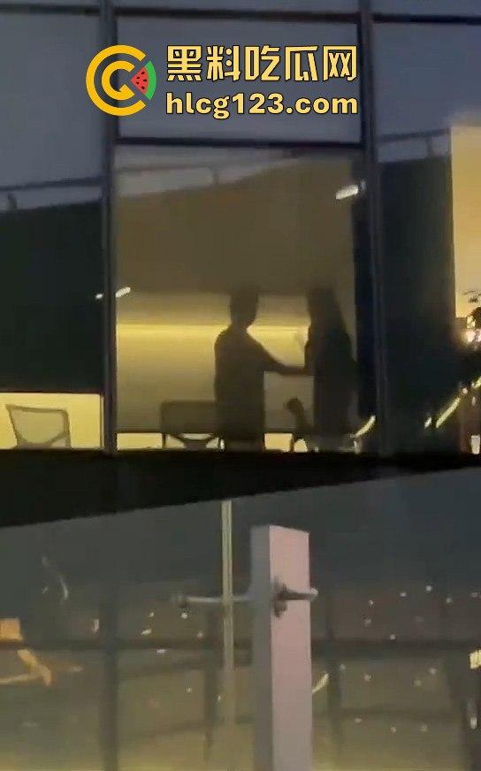 腾讯大厦38楼会议室变炮房！加班加到直接开干，楼下吃瓜群众围观全程！-13