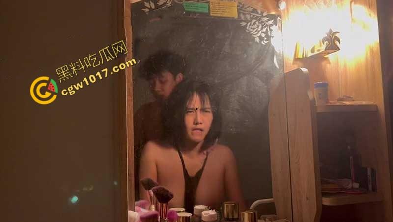 湖南36G巨乳嫩妹背着男友旅游约炮视频流出！极品身材榨精神器，被金主无套爆操，淫水直流，香艳视频爆红网络！-5