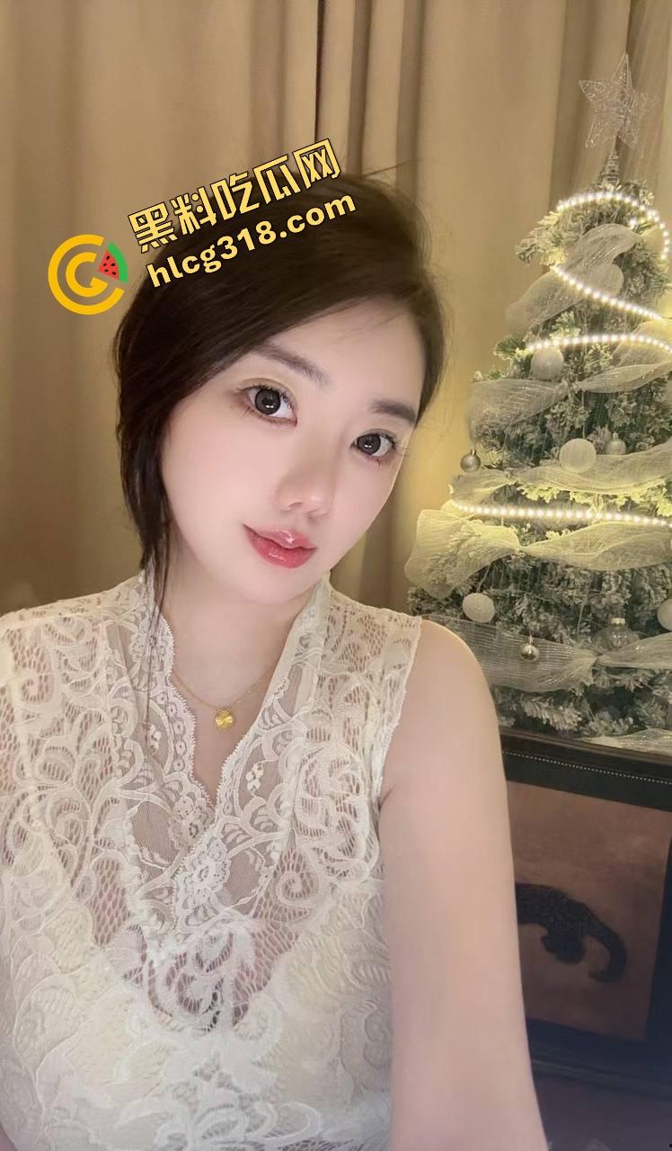 谁说00后嫩?在上海大神手里照样被操得趴桌子喊爹,戳到最后手机都拿不稳,这叫操不是爱-2