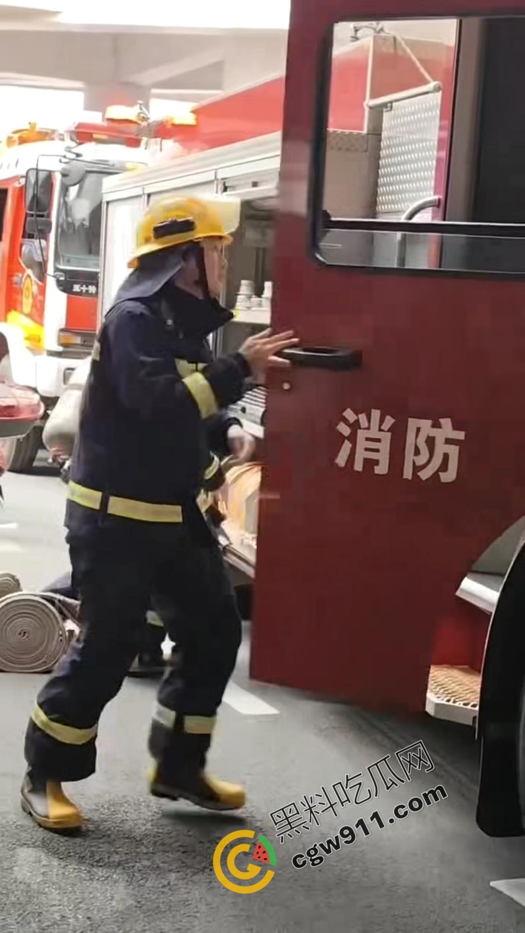 柳州曙光中路门面熊熊烈火爆炸,疯狂火舌肆虐,惊心动魄!消防救援迅速,国庆安全隐患值得深思-6