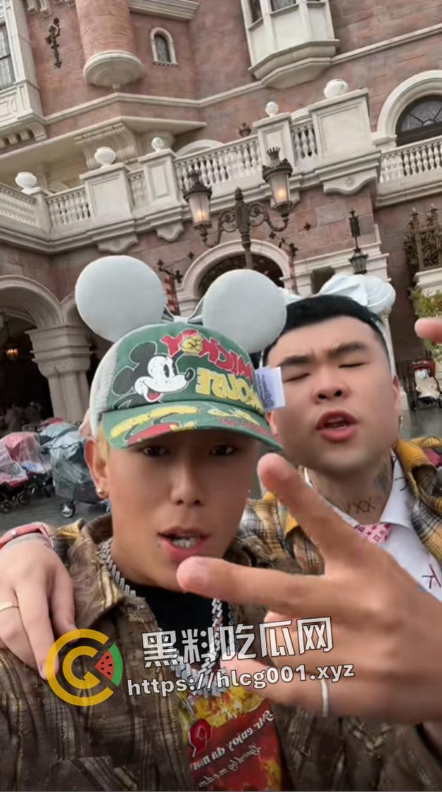 阿普的好孙子【诺米】性爱视频流出？？一边唱我要去迪士尼一边猛操巨乳纹身妹 黑历史性爱视频被扒出-2