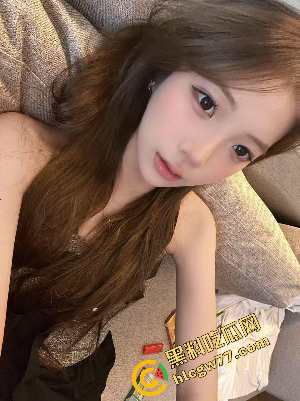 网友投稿聊了俩月终于约上极品少妇，结果床上骚得开口叫爸爸，老哥爆操根本刹不住！-4