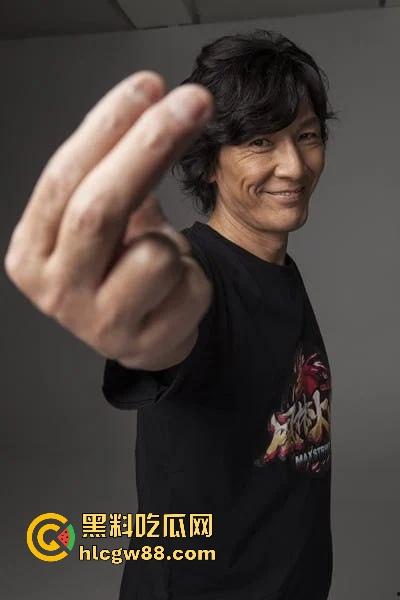 武汉小伙靠黄金手指拿下富婆姐姐,少妇被抠到表情爽得浪叫求饶一看就到点了，这才是真正的手艺人！-3