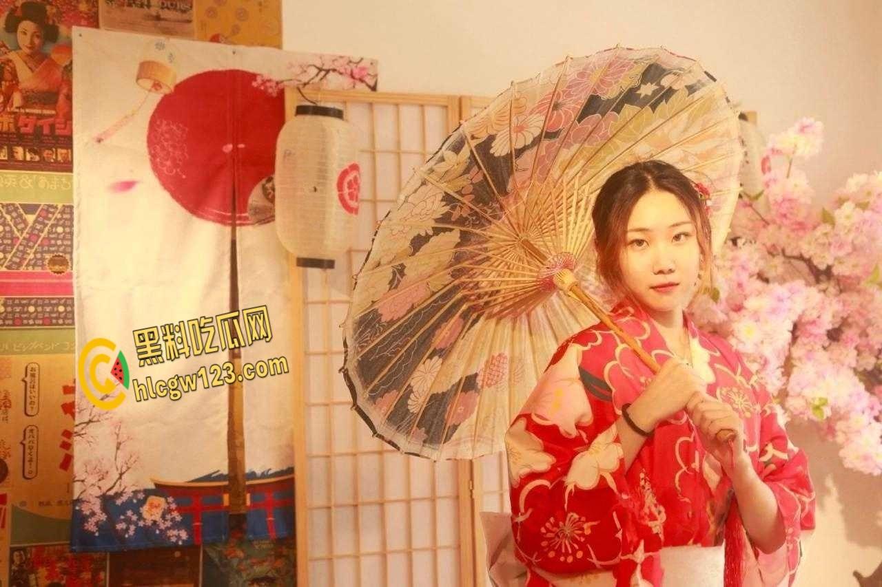 清纯学生妹用身体帮炮友过生日，唱完生日快乐歌就直接开始，真是个懂事的小母狗！-4