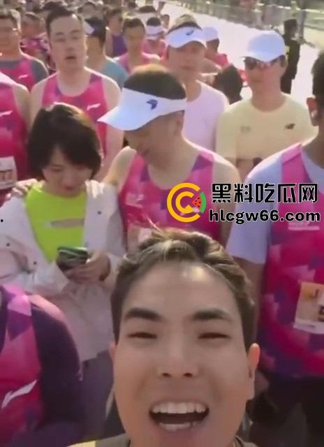 无锡马拉松直播变出轨大赏？远光软件董事长陈利浩牵手人妻边跑边秀恩爱，全国人民抖音围观奸夫淫妇！-7