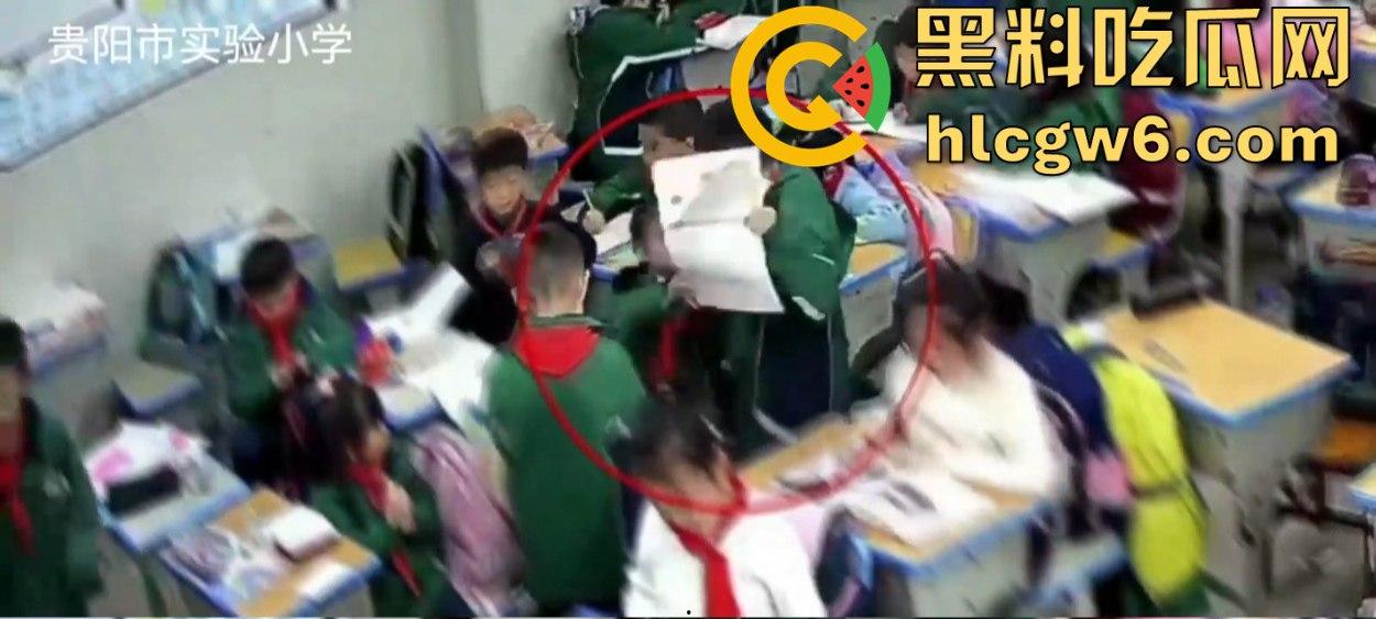 贵阳实验小学视而不见的霸凌现场，男孩暴力大吼，女孩干呕，老师冷漠得让人寒心！-12