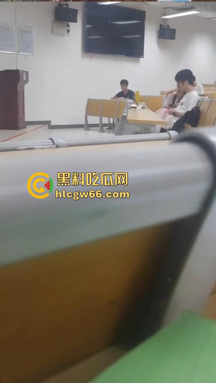 野外DO逼爽文，从凉亭到课桌，从后备箱到阳台，一路干遍城市角落，感觉一来立马顶进去！-6