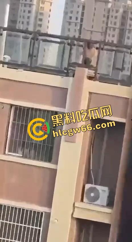 野外DO逼爽文，从凉亭到课桌，从后备箱到阳台，一路干遍城市角落，感觉一来立马顶进去！-10