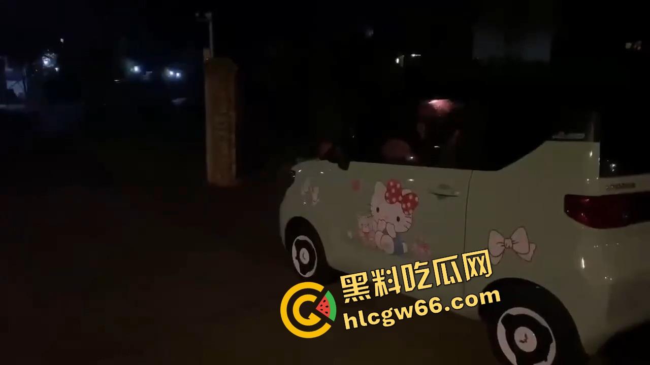 野外DO逼爽文，从凉亭到课桌，从后备箱到阳台，一路干遍城市角落，感觉一来立马顶进去！-12