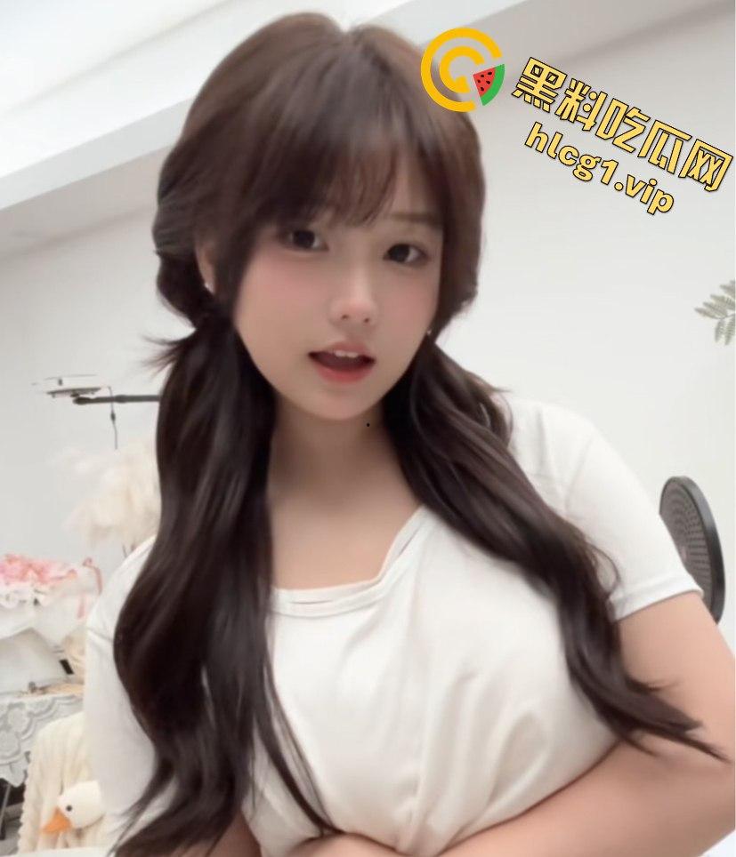 B站网红主播「凹凸曼」金主福利直播录屏外泄!巨乳裸聊挑逗惊爆全网!-5