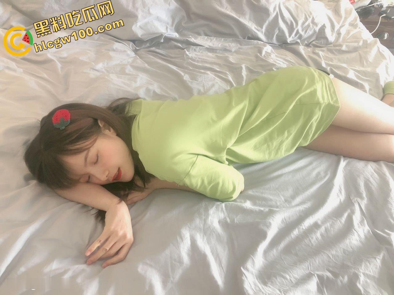 广西母狗【林楠楠】婚后出轨，钟爱女上后入，主打一个一插到底，被操到喷尿射一屁股-16