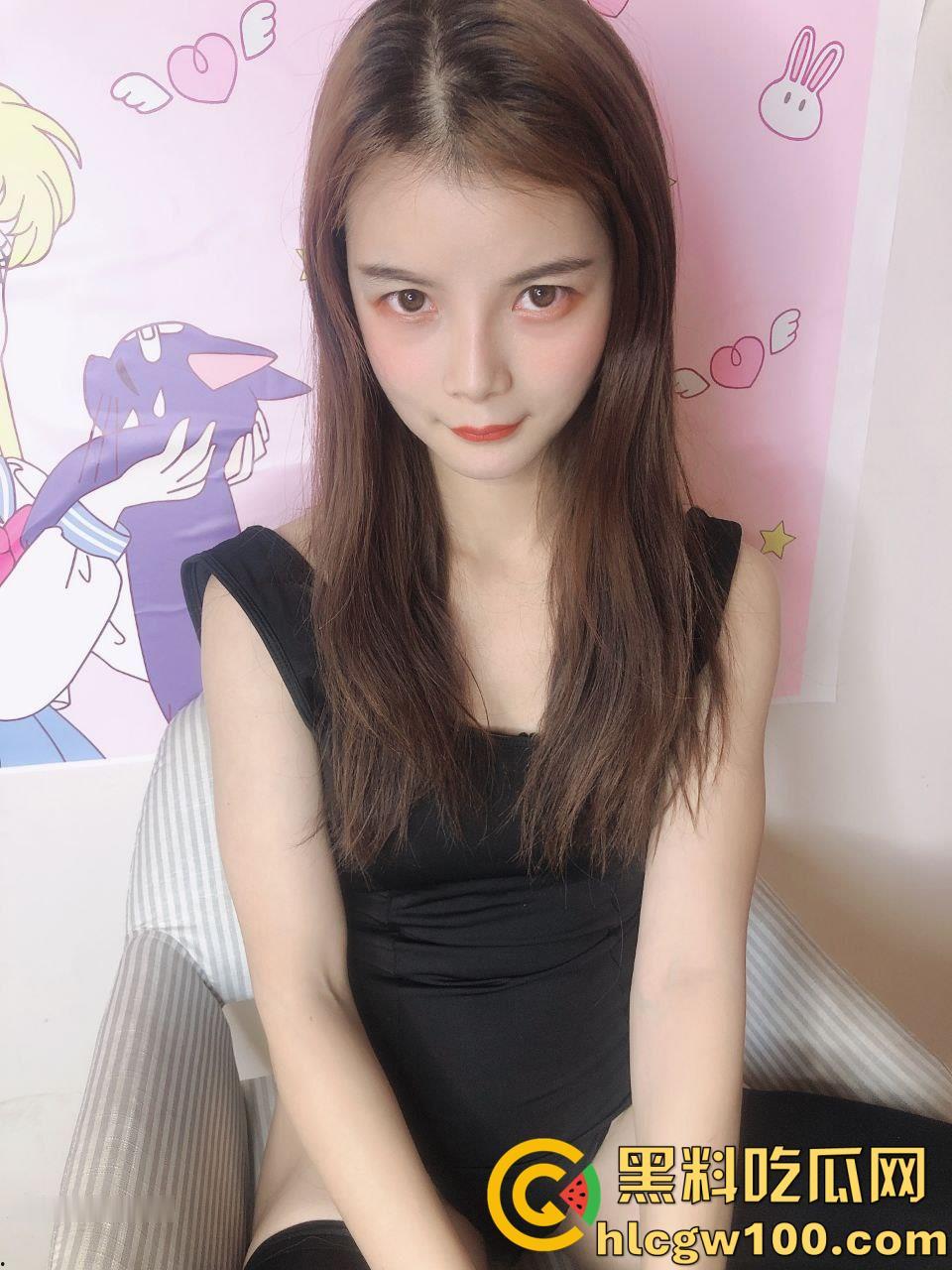 广西母狗【林楠楠】婚后出轨，钟爱女上后入，主打一个一插到底，被操到喷尿射一屁股-18