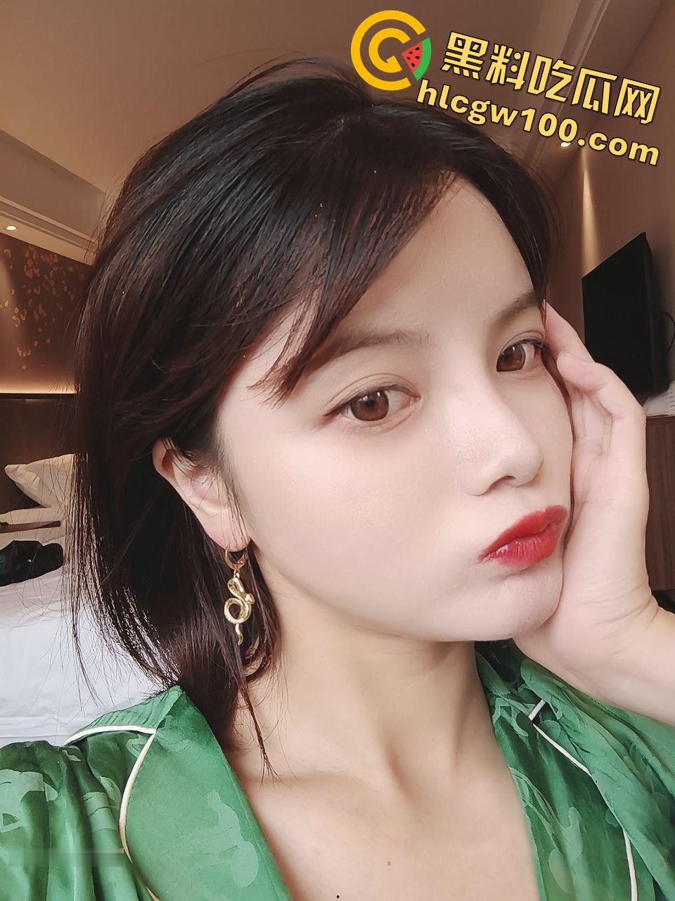 广西母狗【林楠楠】婚后出轨，钟爱女上后入，主打一个一插到底，被操到喷尿射一屁股-20