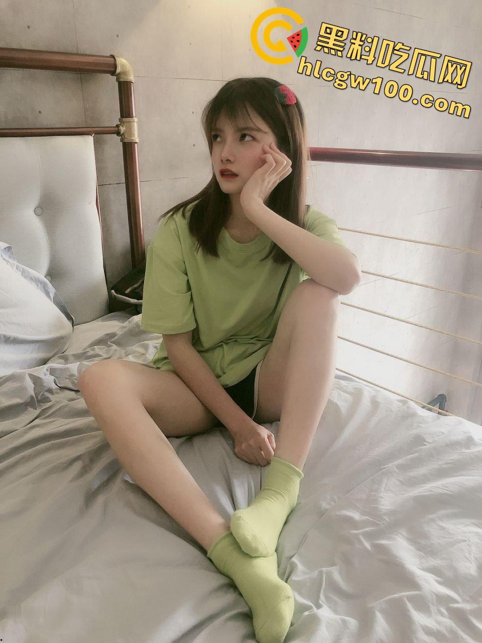 广西母狗【林楠楠】婚后出轨，钟爱女上后入，主打一个一插到底，被操到喷尿射一屁股-22