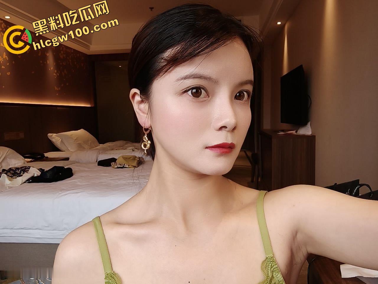 广西母狗【林楠楠】婚后出轨，钟爱女上后入，主打一个一插到底，被操到喷尿射一屁股-40