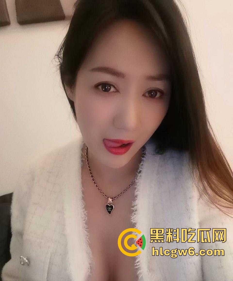 极品御姐健身房假借咨询勾搭教练，渔网黑丝酒店跪地求操，疯狂打桩输出被操成母狗，健身教练火力全开让她一败涂地！-13