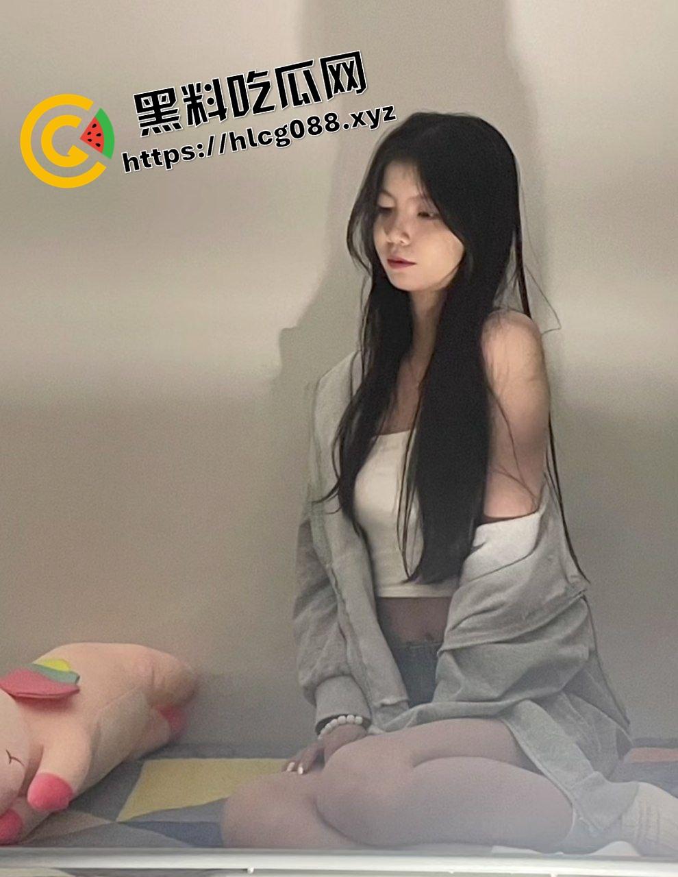 抖音御姐身材骚鸡反差婊【XINLU.】私下与大哥打炮遭曝光,从浴室一路干到床上女上骑乘!-5