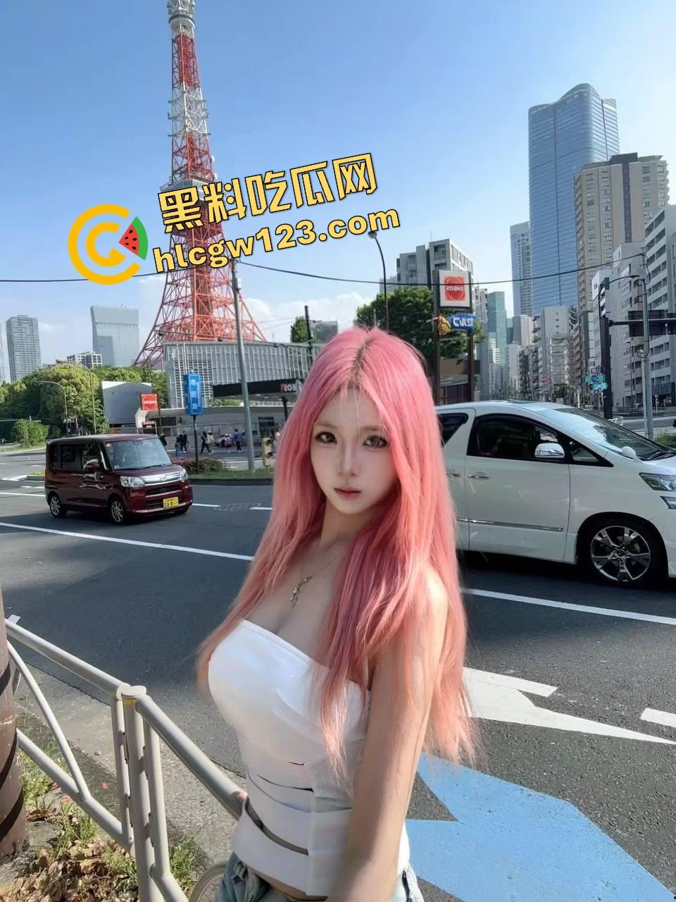 这夫妻太会玩，老婆前后开花，嘴伺候单男玩毒龙，屁股接力骑兵后入，老公只负责打光拍摄记录！-2