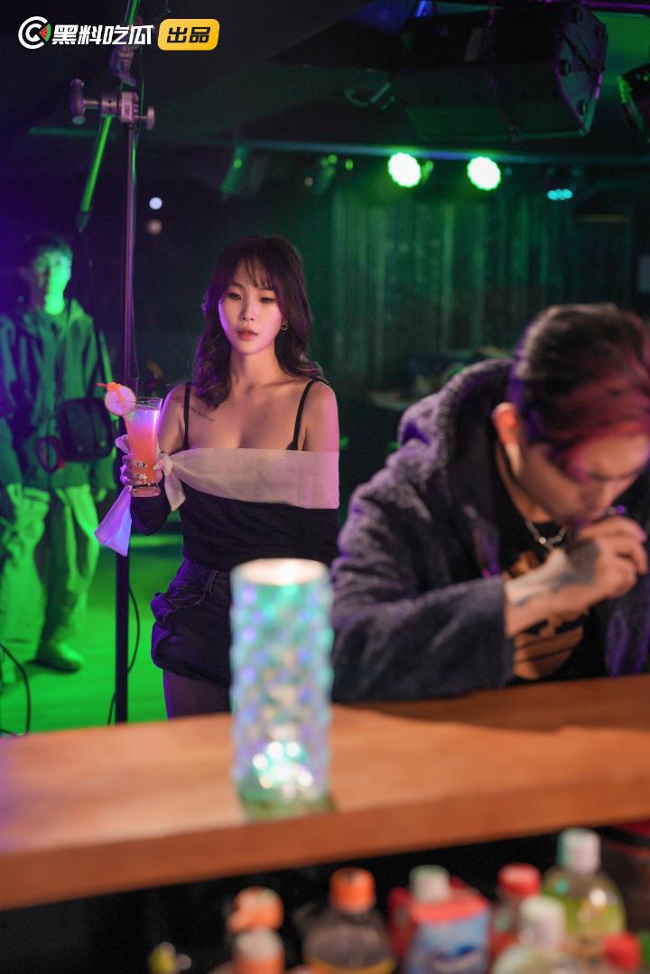 黑料吃瓜网出品-《江南第一小屌童锦程798&吴柳芳之花小龙&王老师爱情故事》第一集!-4