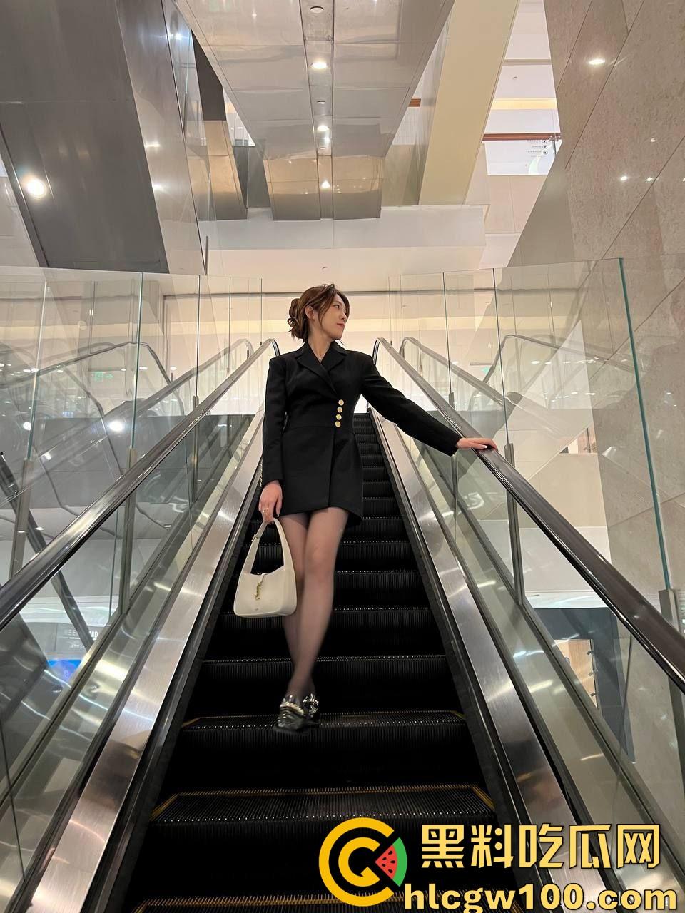 北京高颜值御姐【Kinki】丝袜套头舔脚喝尿，京圈大佬的共享单车谁骑谁上头，京爷们排队刷卡只为爽一把！-4