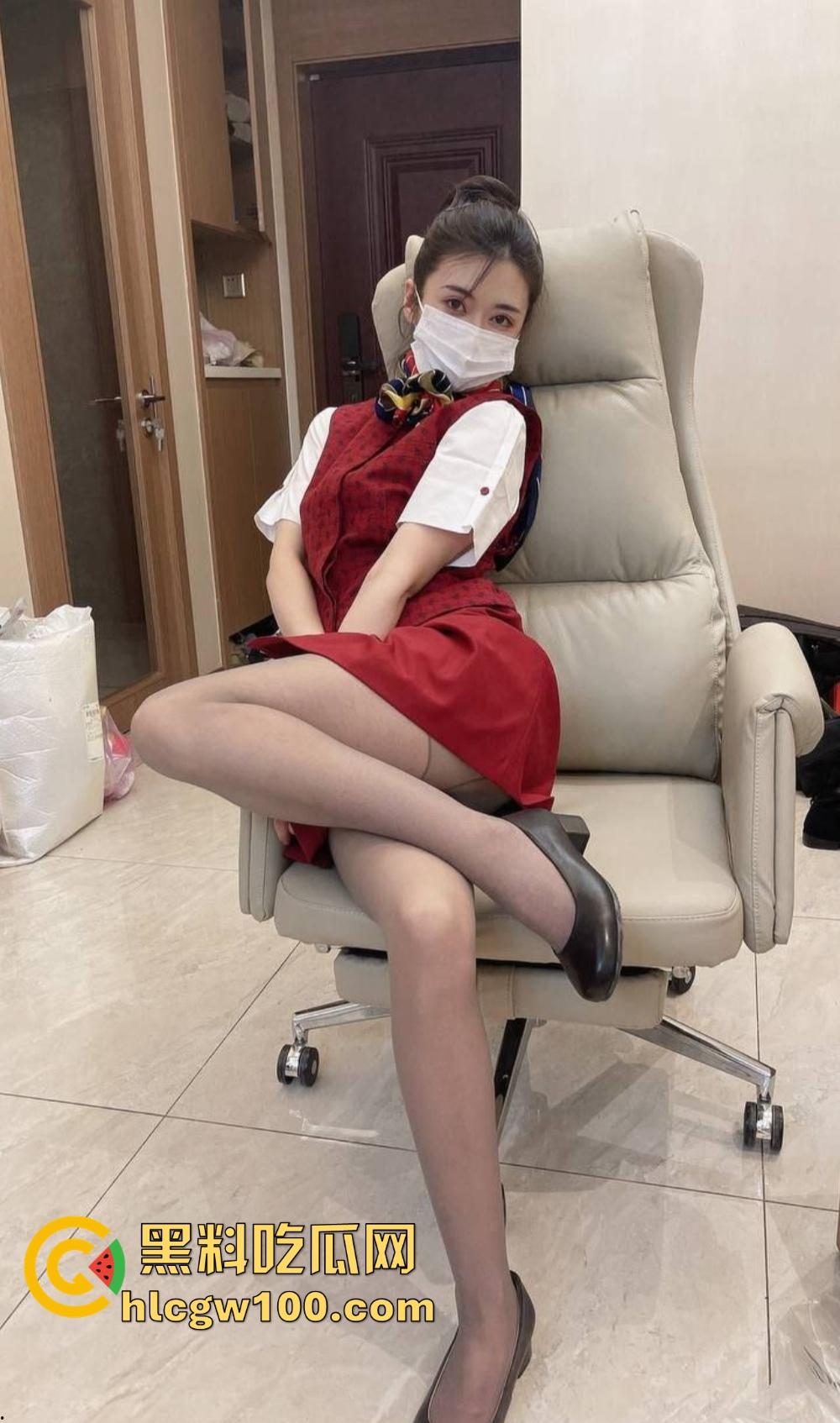 北京高颜值御姐【Kinki】丝袜套头舔脚喝尿，京圈大佬的共享单车谁骑谁上头，京爷们排队刷卡只为爽一把！-13