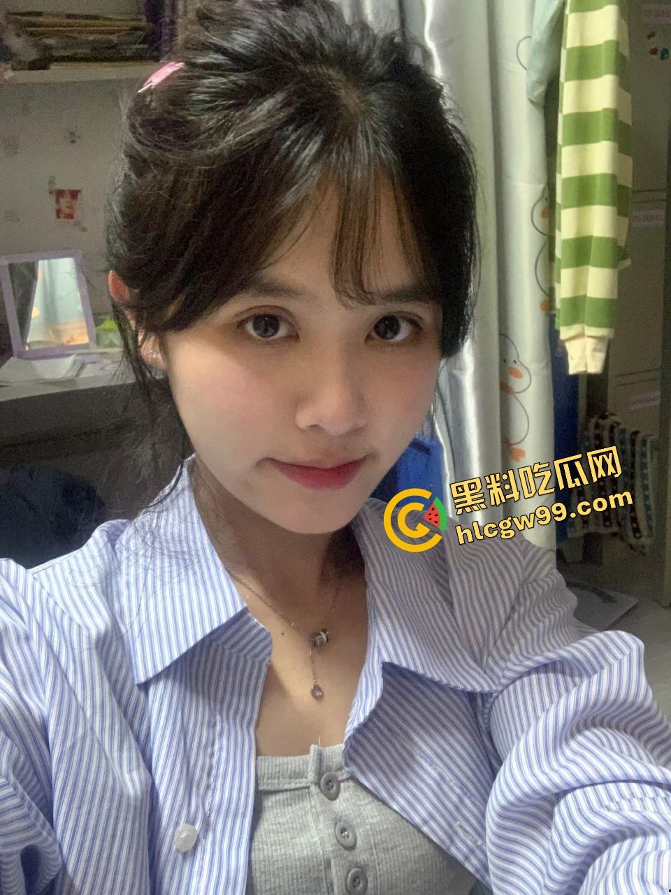 谈个骚母狗是种什么体验？潍坊工商职业反差骚货，袁芊宿舍内自拍骚逼还要P图供男友观赏！-2