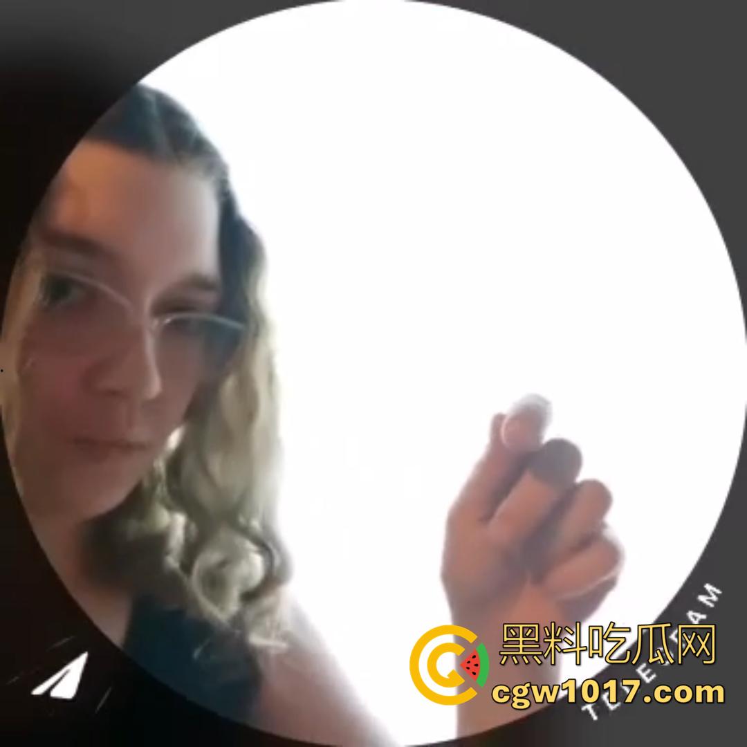 外表清纯的俄罗斯萝莉去了一趟广州就变成了黑人马桶!还拍视频教学怎么给黑人爸爸弹舌深喉!-2