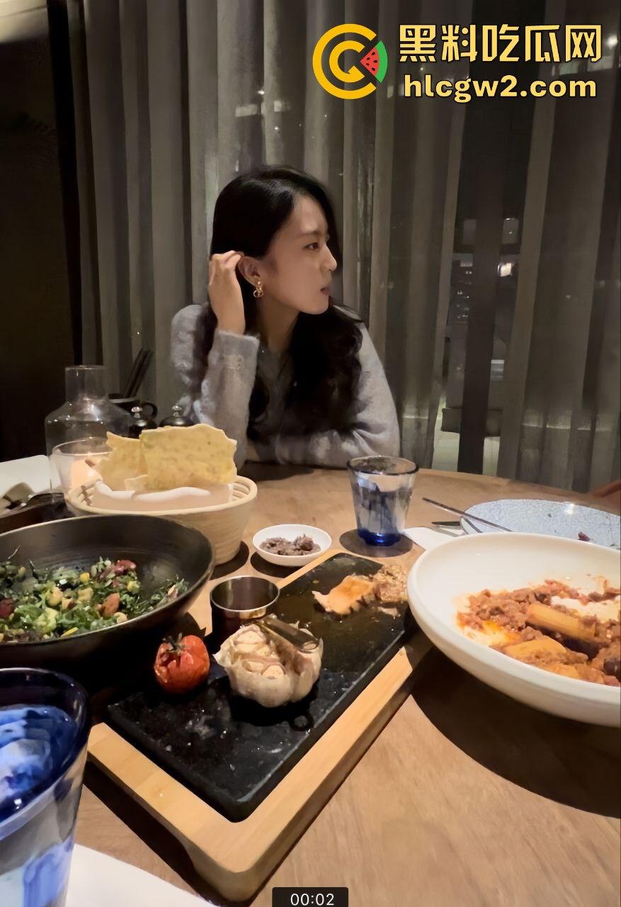 济南大二学生妹【卓梦晗】 极品黑森林身材 乖乖女外表下的骚浪天性性爱自拍福利视频 独家流出！-5