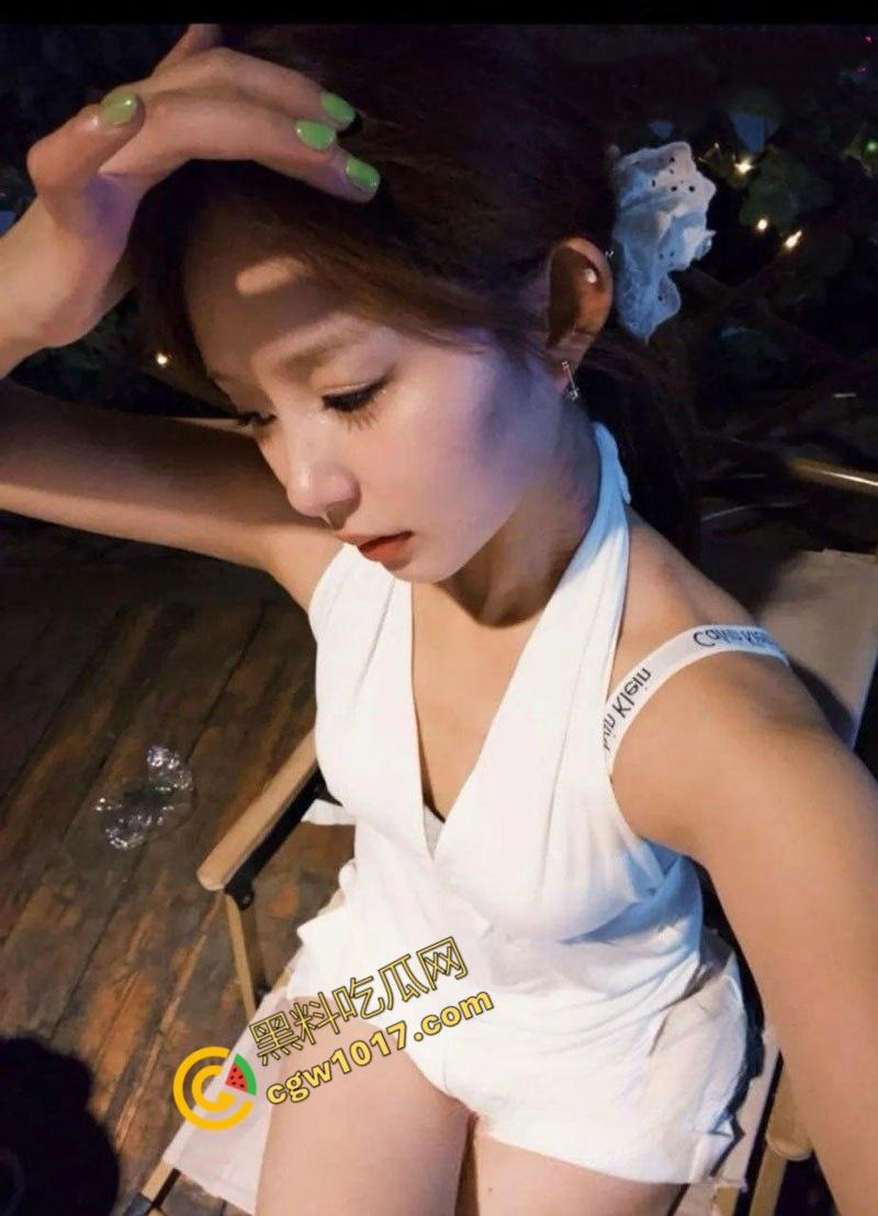 瑜伽小巫女爆艳照！极品博主【高颜嘉】在深圳总统套房内被金主掌控，成妖艳肉便器，反差十足，骚狂见潮！-4