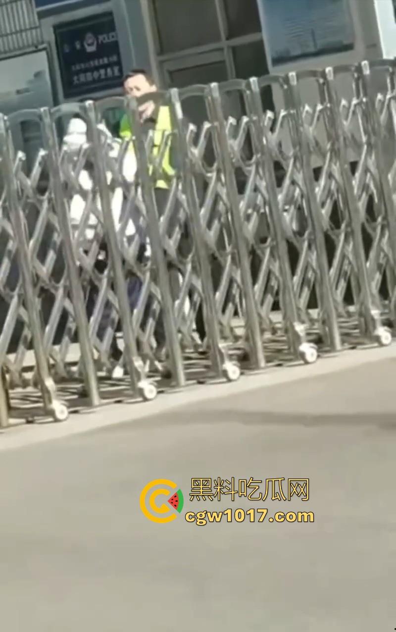 大同四中淀粉肠事件始末!女孩放学期间购买,副校长郭永乐没收人家家门钥匙,跟电动车钥匙,学生纷纷声讨支援!-7